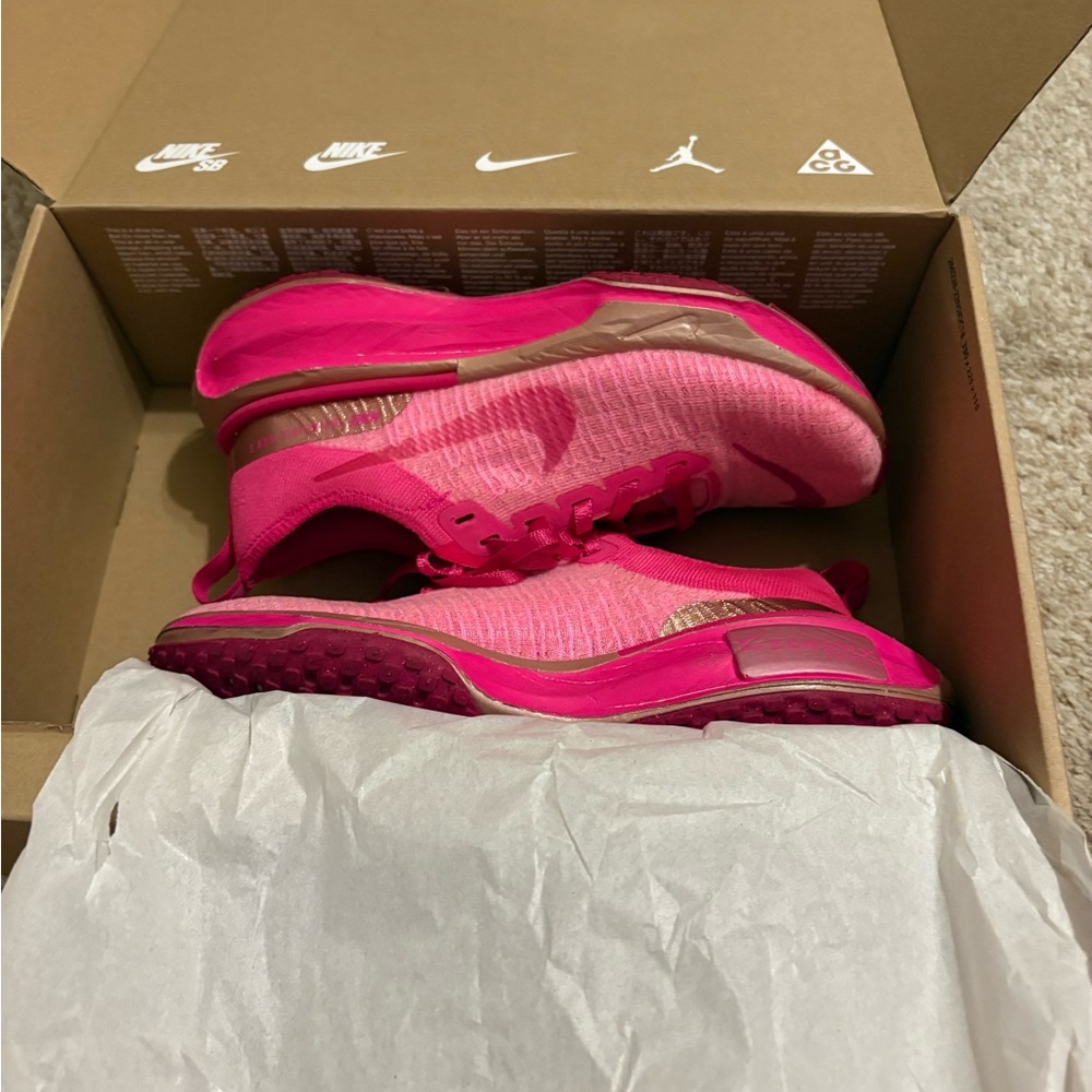 Women’s ZoomX Invincible Run Fierce Pink and gold